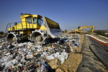Landfill compactor wastfood,pollution,waste,dump,animals,compactor,bulldozers,compattatore di rifiuti