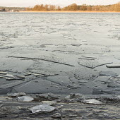 Ice covered lake Bredäng,Bredang,Sweden,ice,cracked,frozen,lake,surface,landscape,shallow focus,winter,landscape photography,clouds,bred+ñng_sweden
